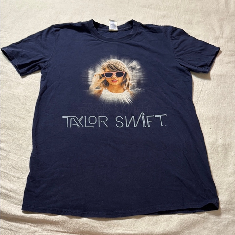 Vintage Taylor Swift 1989 World Tour T-shirt